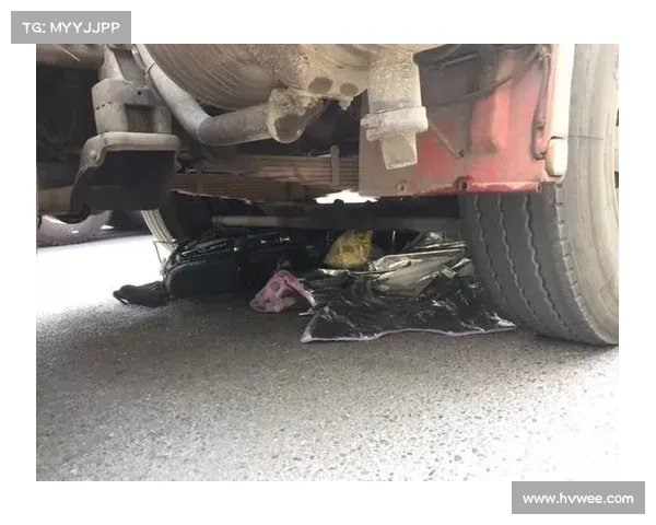 聊城女子下半身被货车碾压,车轮下淡定打电话!内行人揭秘惊人原因 聊城女子下半身被货车碾压,车轮下淡定打电话!内行人揭秘惊人原因